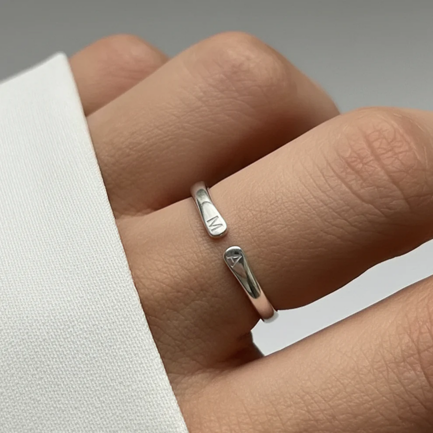 Anillo Ajustable con Iniciales